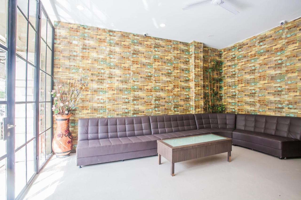 Oyo 2361 Hotel Winston Glugur Εξωτερικό φωτογραφία